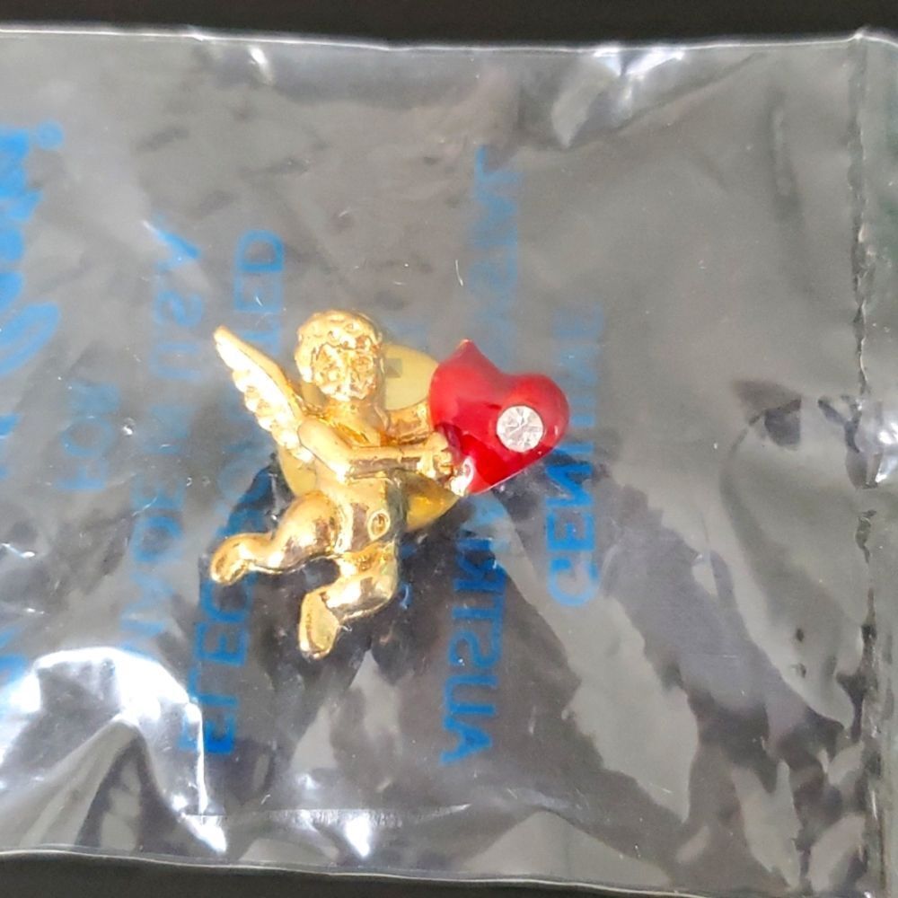 Free angel pin w/any purchase24kt gold pltd cherub heart w/diamond in it. 1" NIP